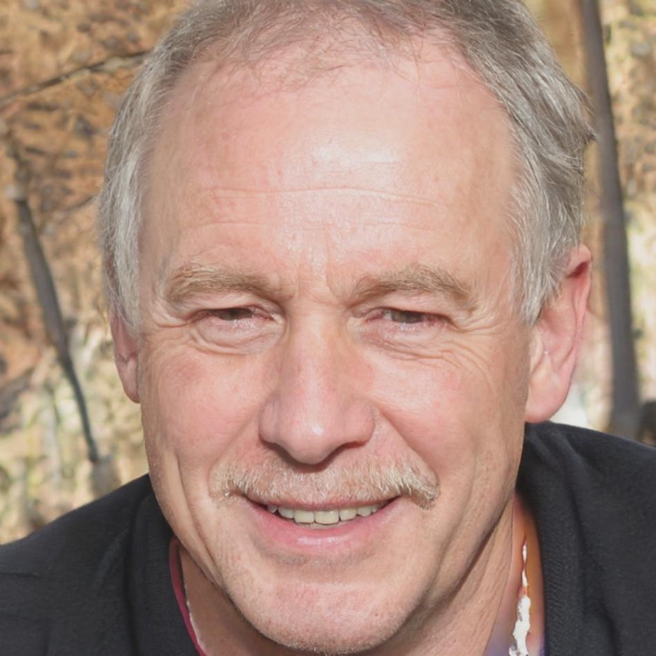 Henrik Lundqvist teaching blockchain development