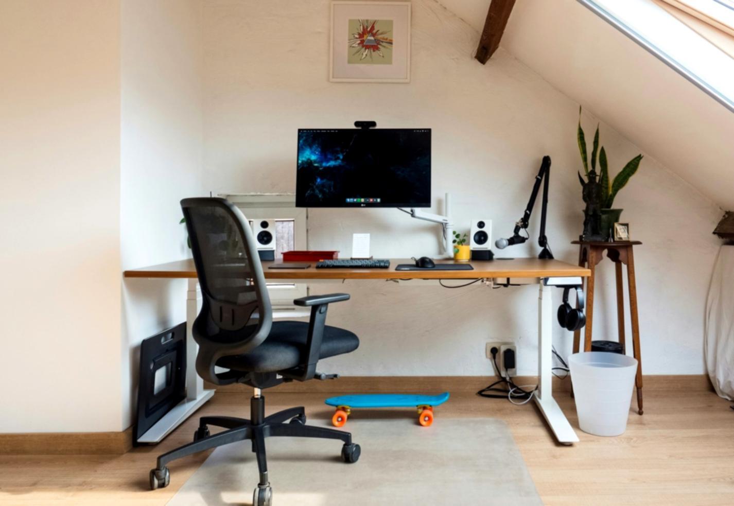 Students analyzing blockchain transaction flows